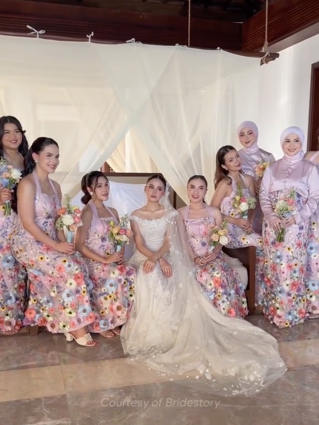 Tampilan Dreamy Bridesmaid Syifa Hadju di Bali Pakai Gaun Pink Bertabur Bunga