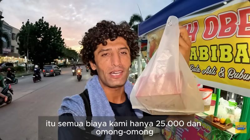Bule Turki dapat makan gratis bikin tersentuh