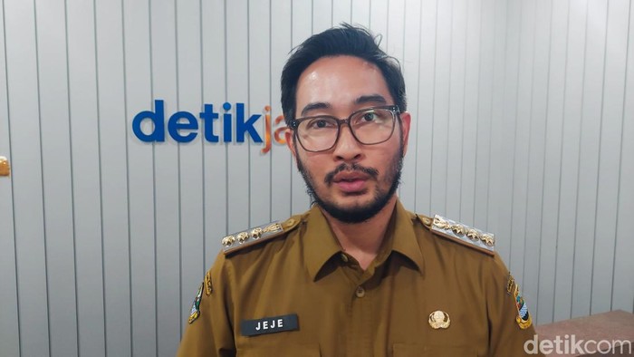 Bupati Bandung Barat, Jeje Ritchie Ismail saat kunjungan ke kantor redaksi detikJabar
