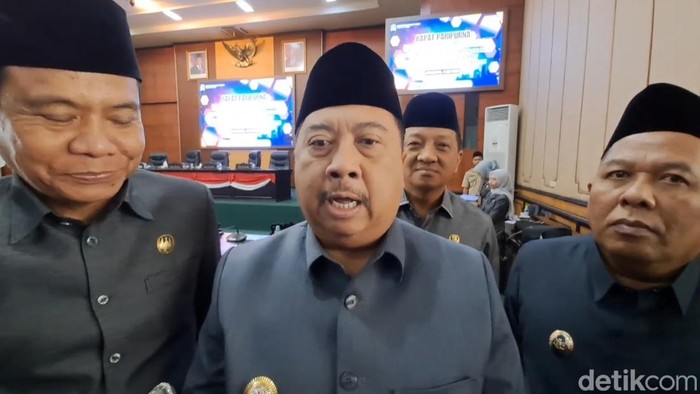 Bupati Jombang Warsubi
