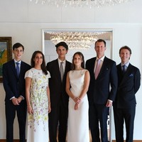Meski begitu, ada perubahan besar dalam hidupnya. Athena kini tidak lagi menyandang gelar ‘Putri’. Sejak keputusan yang diumumkan Queen Margrethe II pada 2022, anak-anak dari Pangeran Joachim resmi kehilangan gelar Pangeran dan Putri. Kebijakan ini diambil untuk “merampingkan” monarki sekaligus memberi mereka kesempatan menjalani kehidupan yang lebih normal. Kini, Athena dikenal dengan gelar Countess. Foto: dok. Instagram @detdanskekongehus