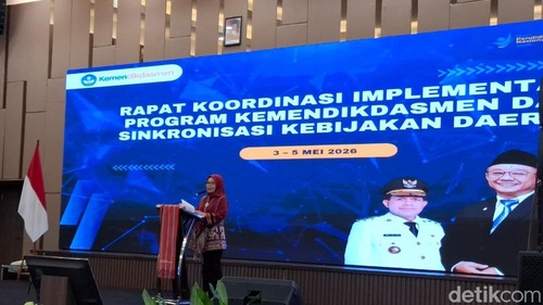 Dirjen Guru dan Tenaga Kependidikan Kemendikdasmen, Nunuk Suryani, saat Rapat Koordinasi Implementasi Program Kemendikdasmen di Kupang, NTT, Senin (4/5/2026). (Foto: Yufengki Bria/detikBali)