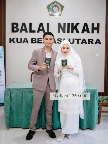 Foto pernikahan Aura Sabrina dan Zikri, yang menikah di KUA. Foto pernikahan Aura Sabrina dan Zikri, yang menikah di KUA.