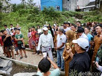 Mampir ke SMAN 11 Tasik, KDM Perintahkan Bebaskan Lahan untuk Jalan