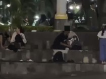 Heboh Video Sejoli Bercumbu di Taman Bundaran Gresik Kota Baru
