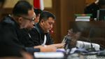 Infus Masih Menempel, Nadiem Jalani Sidang Kasus Chromebook