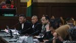 Infus Masih Menempel, Nadiem Jalani Sidang Kasus Chromebook