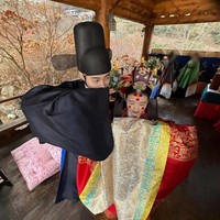 Rating episode yang menampilkan kehidupan pernikahan IU dan Byeon Woo Seok meraih rating tertinggi, tembus menyentuh angka 11,2%. Penggemar dapat menantikan episode terbaru Perfect Crown yang tayang setiap hari Jumat dan Sabtu pukul 21.20 WIB di Disney+ Hotstar. Foto: dok. MBC