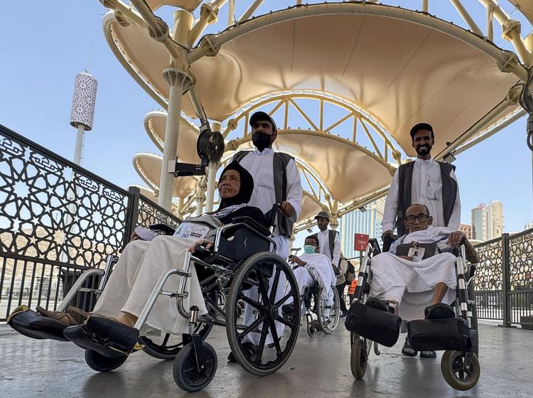 Jasa Kursi Roda Resmi Jadi Andalan Jamaah di Masjidil Haram