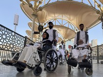 Jasa Kursi Roda Resmi Jadi Andalan Jamaah di Masjidil Haram