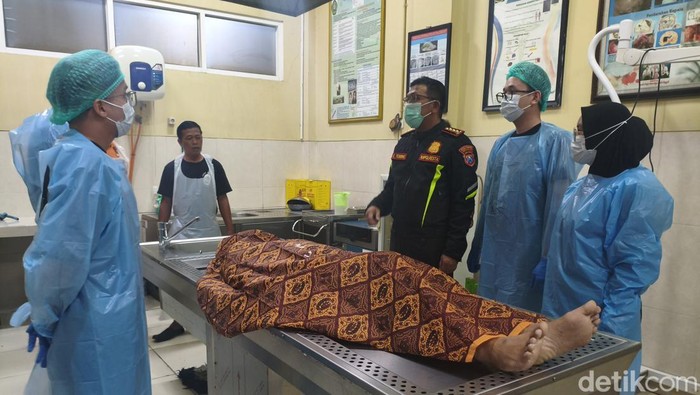 Jenazah Kades Buncitan Sidoarjo yang bunuh diri