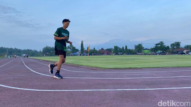 Joging dengan View Sunrise dan Gunung Wilis di Gelora Bung Sumardji Nganjuk Joging dengan View Sunrise dan Gunung Wilis di Gelora Bung Sumardji Nganjuk