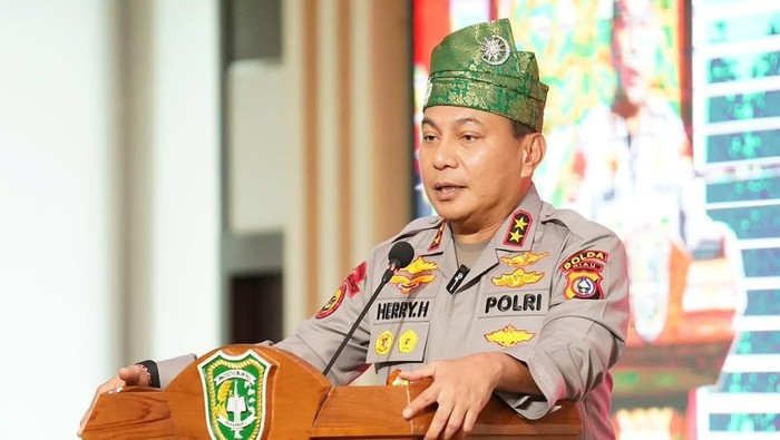 Kapolda Riau Irjen Pol Herry Heryawan