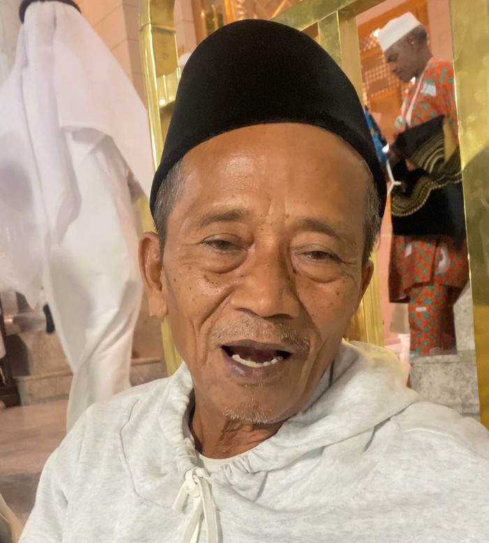 Karnoto (73), jemaah haji 2026 asal OKU Timur yang rela jual sawahnya untuk ke Tanah Suci.