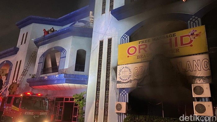 Kebakaran di Metro Park Center, Kecamatan Semarang Selatan, Kota Semarang, Senin (4/5/2026) malam.