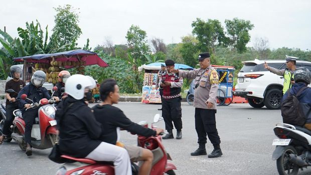Kemacetan parah yang terjadi di jembatan Kanal Banjir Timur (KBT) perbatasan Jakut dan Kota Bekasi. Polisi mengungkap penyebab kemacetan parah tersebut. (dok Istimewa)