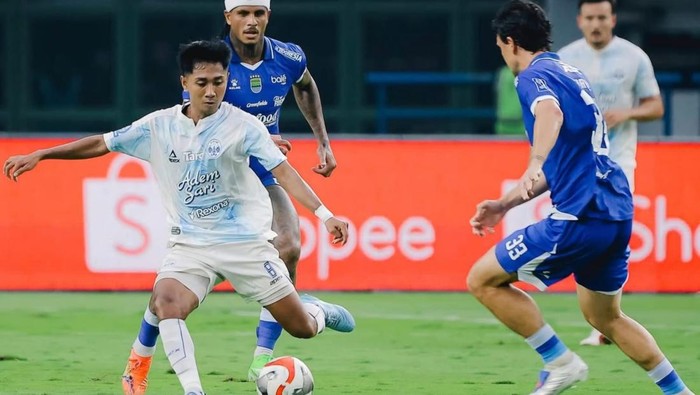 Laga Persib vs PSIM di Stadion Gelora Bandung Lautan Api (GBLA), Bandung, Senin (4/5/2026).