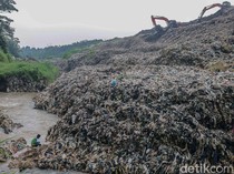 Longsoran TPA Cipayung Persempit Kali Pesanggrahan