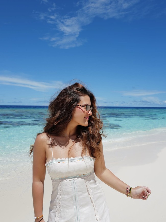Pantai menjadi tujuan favorit Marsha Aruan untuk liburan. Belum lama ini, bintang film ‘DreadOut’ tersebut bertolak ke Maldives. Foto: Instagram/@marshaaruan