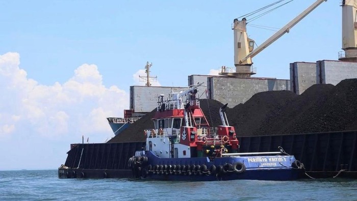 Muara Berau yang dijadikan pelabuhan logistik ekspor batu bara di Kaltim.