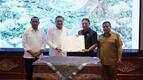 Nota kesepahaman (MoU) diteken Pemerintah Kabupaten (Pemkab) Gianyar dan Komisi Pemilihan Umum (KPU) Gianyar di ruang kerja Mahayastra, Senin (4/5/2026). (Dok Pemkab Gianyar).