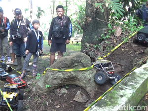 Melihat Keseruan Offroad Ratusan Mobil RC di Selokambang Lumajang