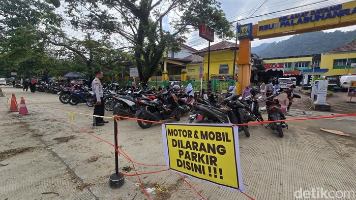 Parkir Liar di Depan RSUD Palabuhanraty