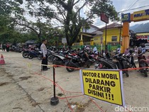 Parkir Liar di Depan RSUD Palabuhanratu yang Kembali Menjamur