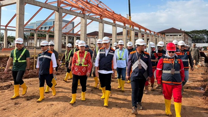 PT Nindya Karya (Persero) mempercepat pembangunan proyek Sekolah Rakyat di berbagai daerah, termasuk Kabupaten Takalar dan Kota Makassar, Sulawesi Selatan. Percepatan dilakukan dengan menambah tenaga kerja sekitar 700 orang dan menerapkan sistem doub
