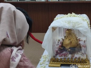Sosok Bunisora Suradipati, Pembuat Mahkota Binokasih Sanghyang Pake