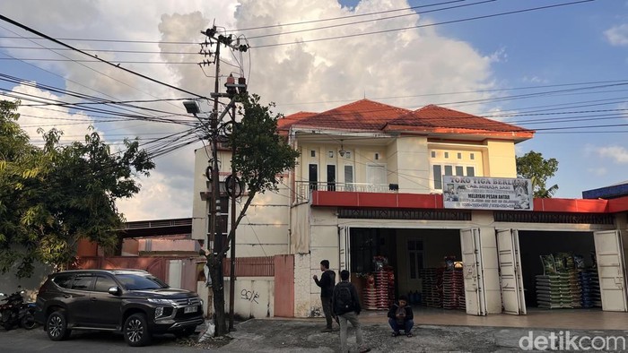 Penampakan rumah mewah di Jalan Minasa Upa Makassar yang dirampok hingga seorang asisten rumah tangga nyaris diperkosa pelaku.