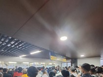 Video: Penumpang Menumpuk di Stasiun Tanah Abang Imbas Gangguan KRL