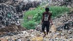 Potret Pendulang Logam, Mengadu Nasib di Kali Pesanggrahan