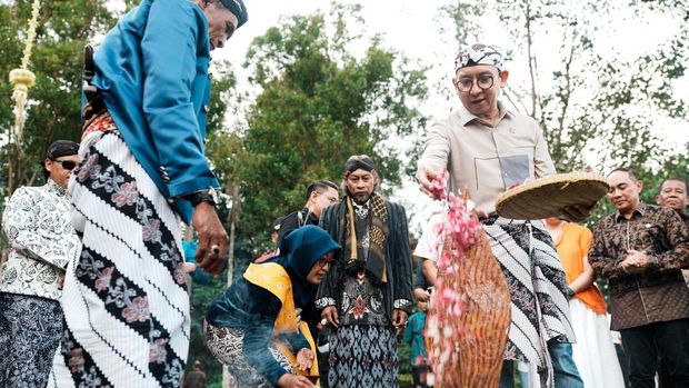 Ritual Pemindahan Arca Mbah Bhelet di candi Borobudur
