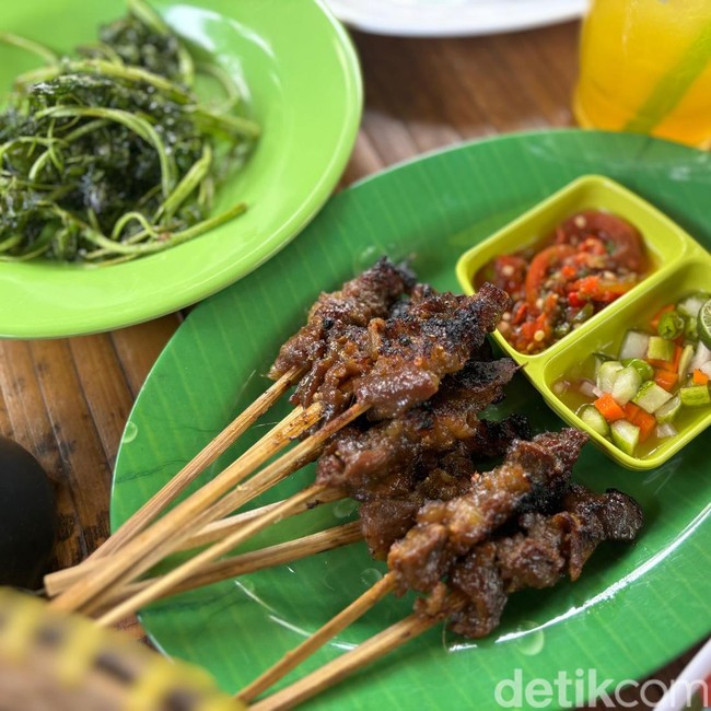 Sate Maranggi Mbah Goen Sajikan Menu Sunda Rumahan di Saung Asri