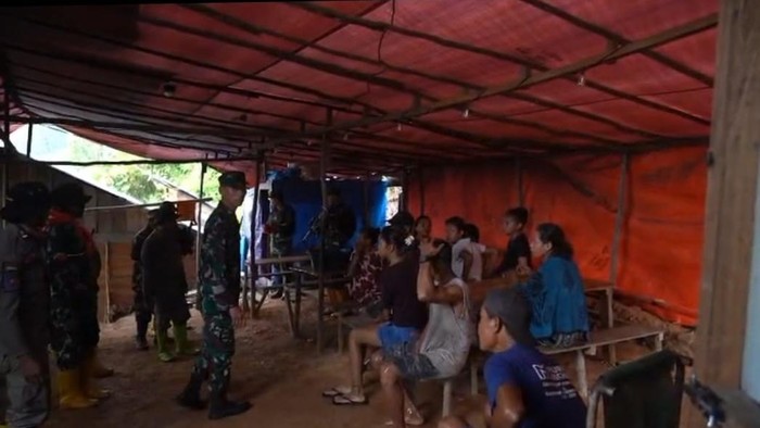 Satgas PKH bersama Komando Daerah Militer XV/Pattimura menindak tambang emas ilegal Gunung Botak, Pulau Buru, Maluku.