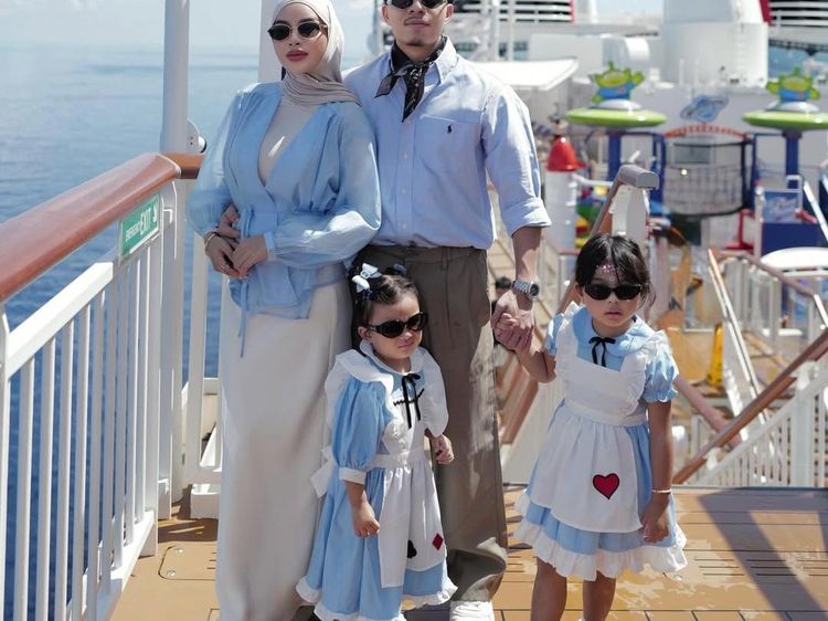 Seru! Atta Halilintar dan Aurel Hermansyah Kulineran di Disney Cruise