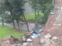 Diguyur Hujan Deras, Tembok Pembatas di Perumahan Ciputat Ambrol