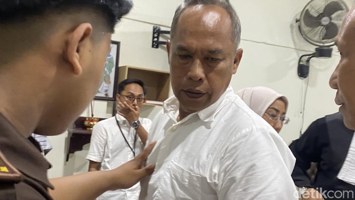 Terdakwa AKBP Basuki, mantan Kasubdit Dalmas Dit Samapta Polda Jateng, di Pengadilan Negeri Semarang, Kecamatan Semarang Barat, Kota Semarang, Senin (4/5/2026).