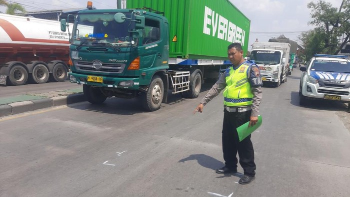 TKP kecelakaan maut di Jalur Pantura Km 8+200, Desa Sriwulan, Kecamatan Sayung, Kabupaten Demak, Senin (4/5/2026) pagi.