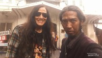 2. Bersama rekan berburu batik
