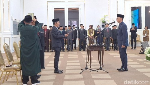 Wali Kota Mataram, Mohan Roliskana, melantik tiga pejabat struktural di lingkup Pemkot Mataram di Pendopo Wali Kota Mataram, Senin (4/5/2026). (Foto: Nathea Citra/detikBali)