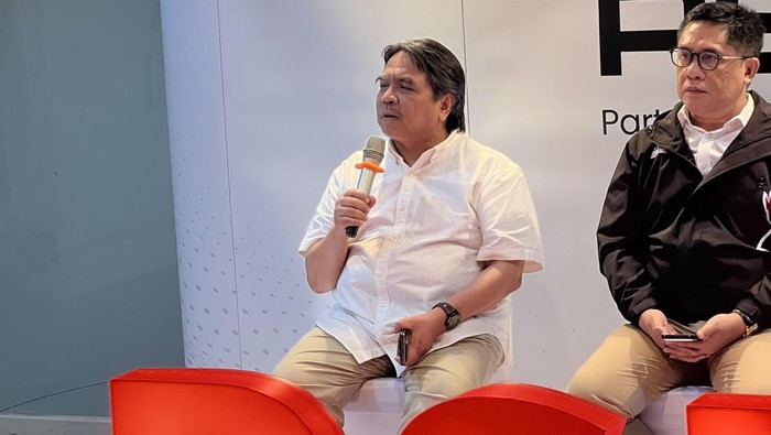 Kader PSI Ade Armando mengundurkan diri dari PSI saat jumpa pers di kantor DPP PSI, Jakarta Pusat, Selasa (5/5/2026).