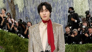 Ahn Hyo Seop satu-satunya member Saja Boys yang datang ke Met Gala 2026. (Foto: Getty Images/Mike Coppola)