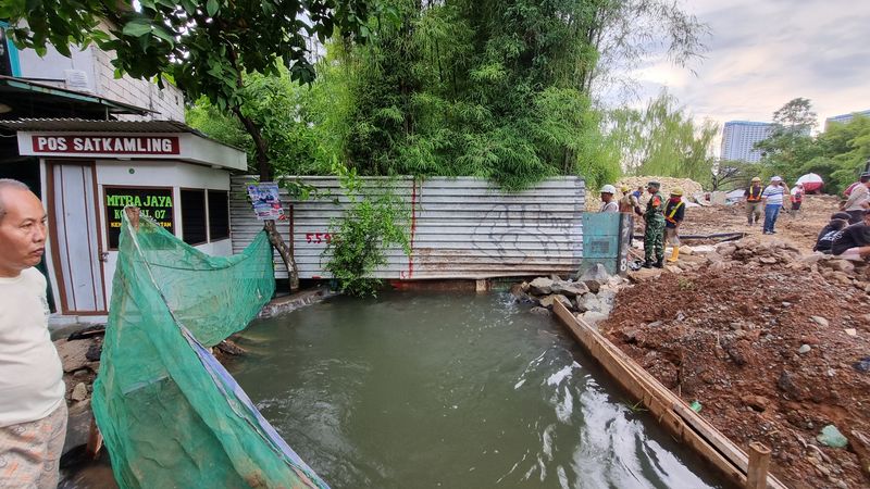 Banjir di Puri Kembangan, Jakarta Barat, pada Selasa (5/5) sore. (Taufiq/detikcom)