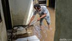 Banjir Kebon Pala Mulai Surut, Warga Langsung Bersih-bersih Rumah