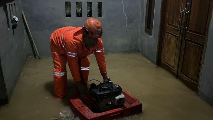 Banjir melanda Desa Cimandala, Sukaraja, Bogor, akibat hujan deras. (dok. BPBD Kabupaten Bogor)