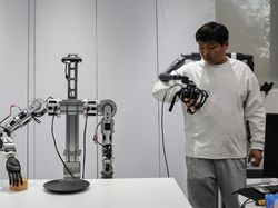 China Makin Maju Kembangkan Robot Musik hingga Tangan AI