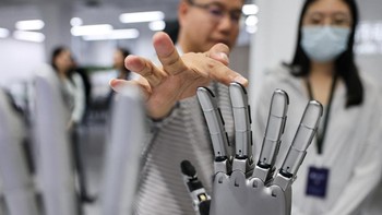 Perusahaan ini dikenal mengembangkan teknologi robotika dengan fokus pada presisi dan fleksibilitas. REUTERS/Maxim Shemetov  