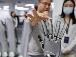China Makin Maju Kembangkan Robot Musik hingga Tangan AI